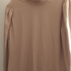 Cute boohoo brand beige shirt.